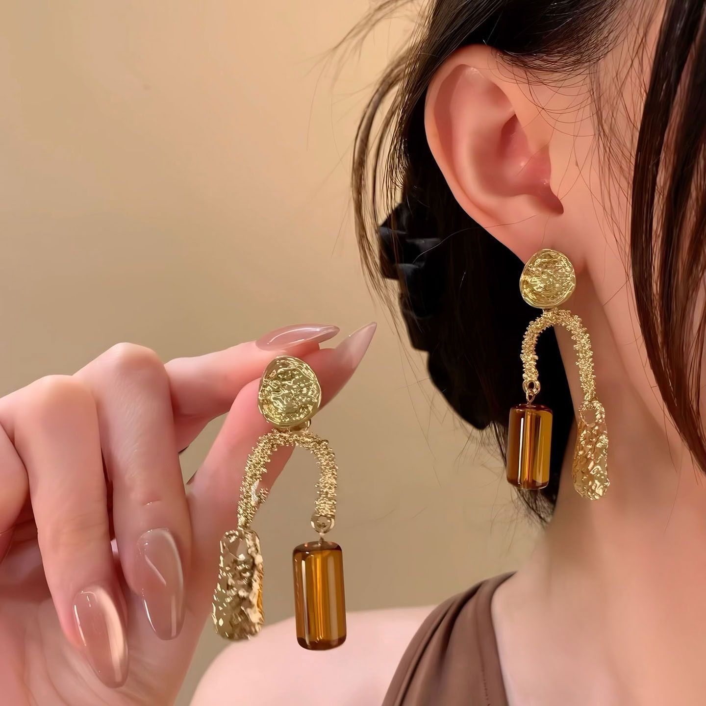 Vintage Retro Meilade Tone Geometric Stud Earrings For Women. Luxurious & High-end Gold Statement Earrings For Autumn And Winter.