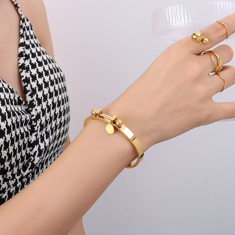 French Geometric Round Plate Engraved LOVE English Alphabet 18K Gold Bracelet