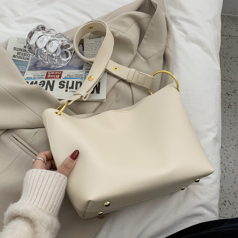 Fashionable And Simple One-shoulder Messenger Bag With Versatile Texture And Large Capacity