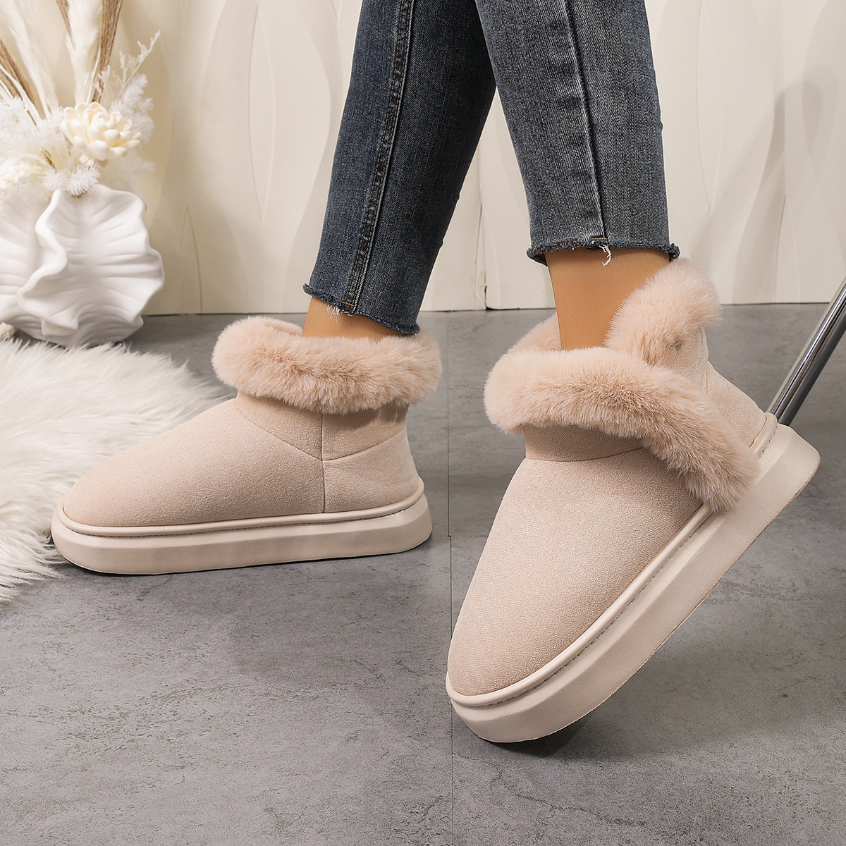 2026 Winter New Arrival Short Shaft Snow Boots Casual Winter Boots Warm Puffer Shoes Platform Thick Sole Comfortable Versatile Cotton Shoes