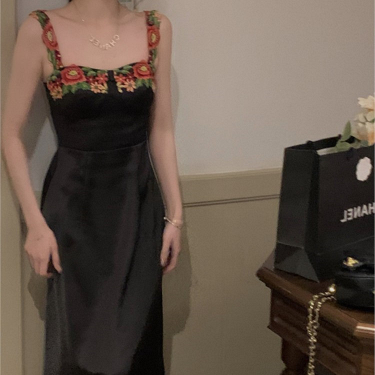 Women's Fashion Embroidery Waist-hugging Camisole Dress — image 1