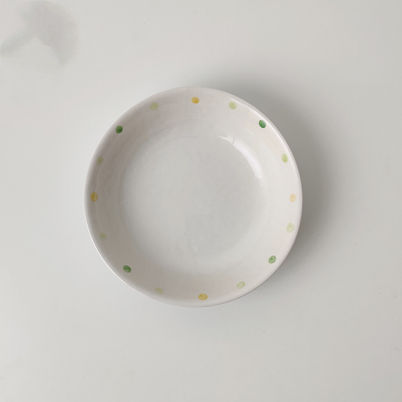 Round shallow dish