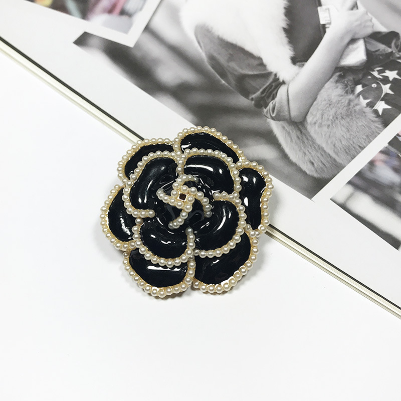 Title 2, Camellia brooch trinket