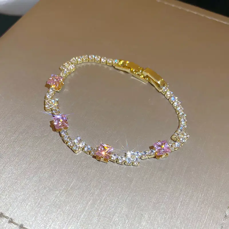 European American Zircon Love Heart Bracelet Exquisite Premium Bangle Dainty Unique Trendy Wrist AccessoryV