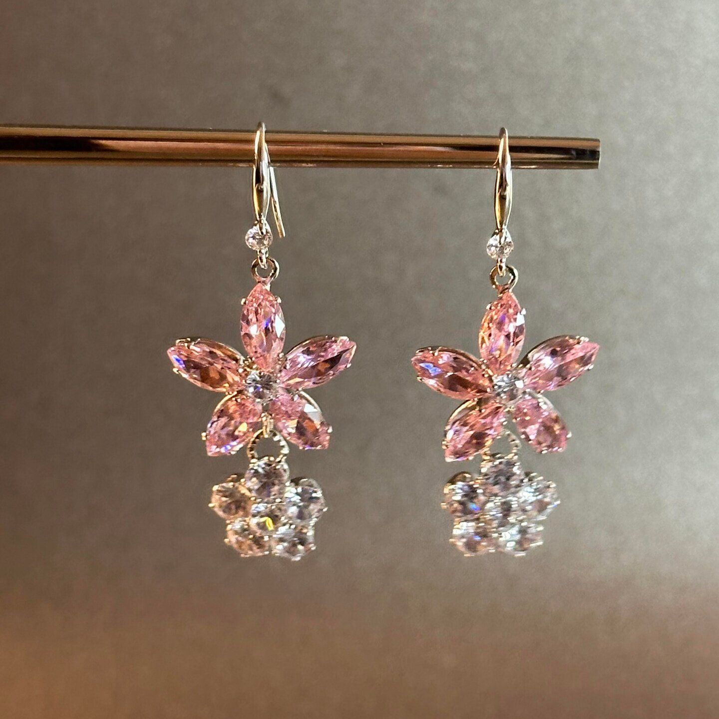 Vintage Petal Zircon Hook Earrings For Women, Light Luxury High-End Unique Fashion Ear Jewelry