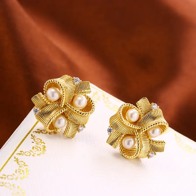Women's Elegant Little Fragrant Earrings