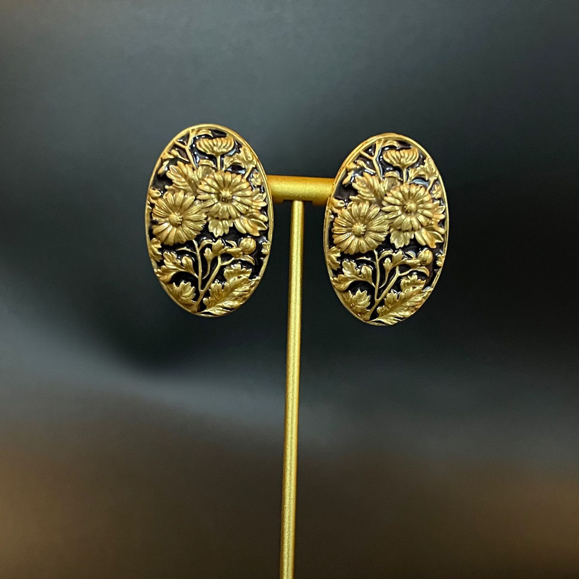 Retro Spanish Leather Heavy-duty Earrings