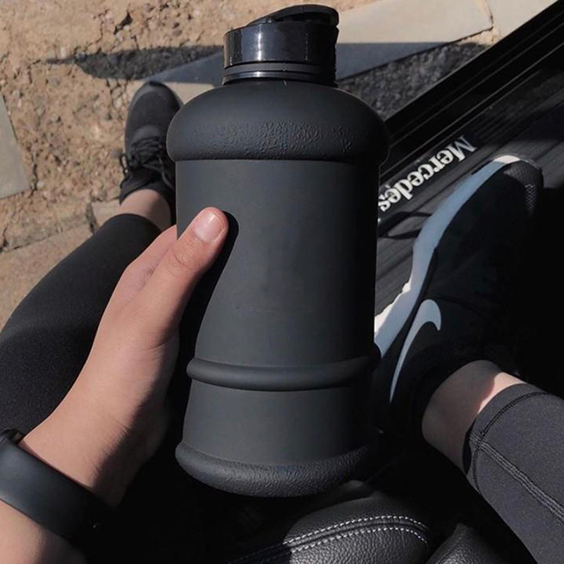 Large-capacity Portable Cycling Plastic Sports Bottle