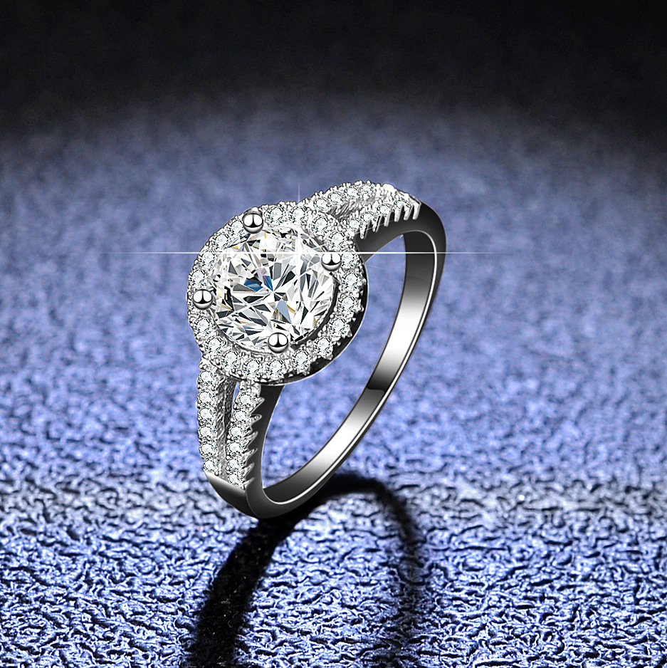 Title 3, Fashion And Personality Mosan Diamond Ring