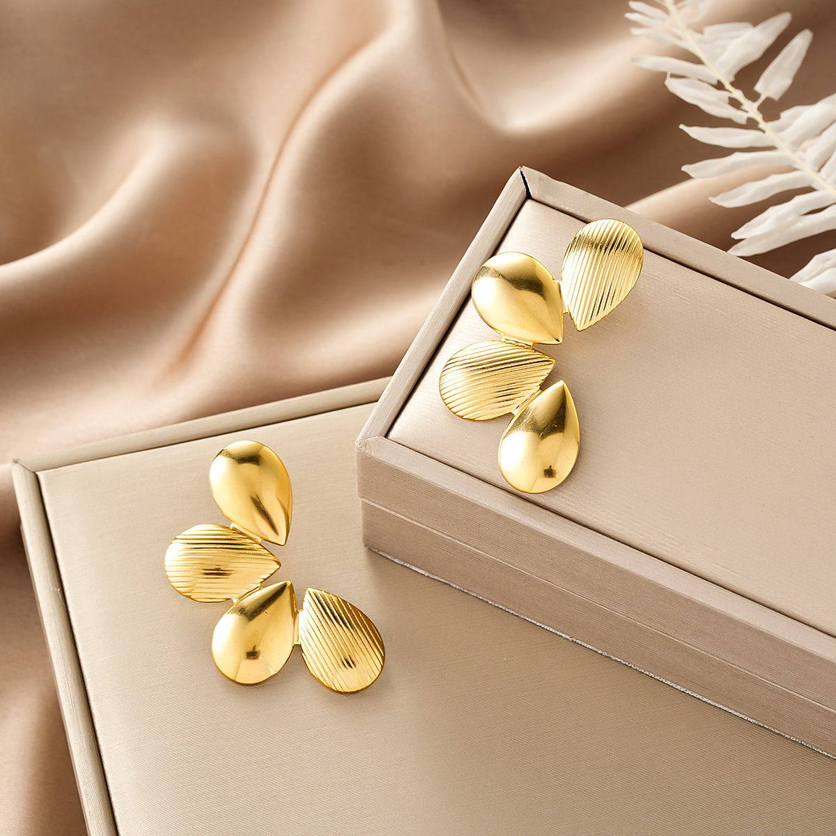 Style 33-1 Pair preview