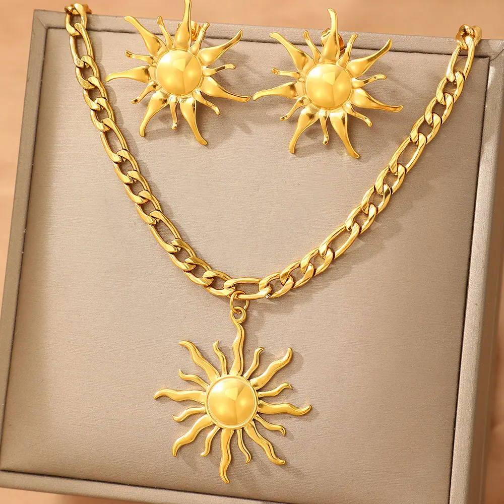 Women Sun Pendant Jewelry Set Figaro Chain