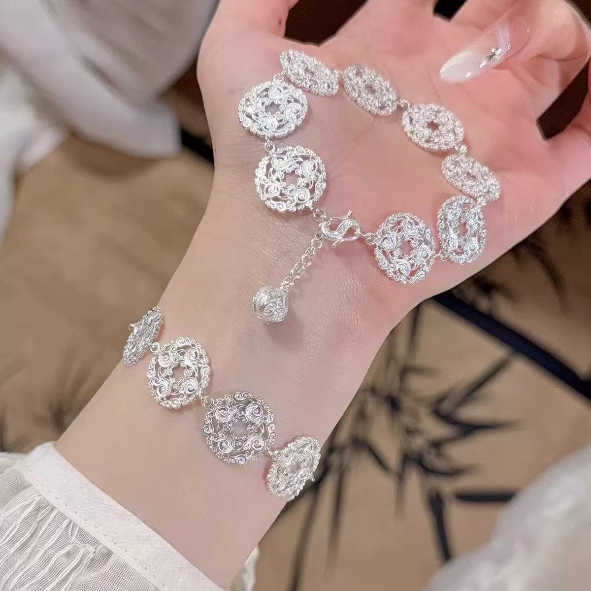 1pc 999 Sterling Silver Hollow Filigree Round Charm Bracelet, Retro Chinese Style, Perfect For Daily Wear, Parties & Valentine's Gifts