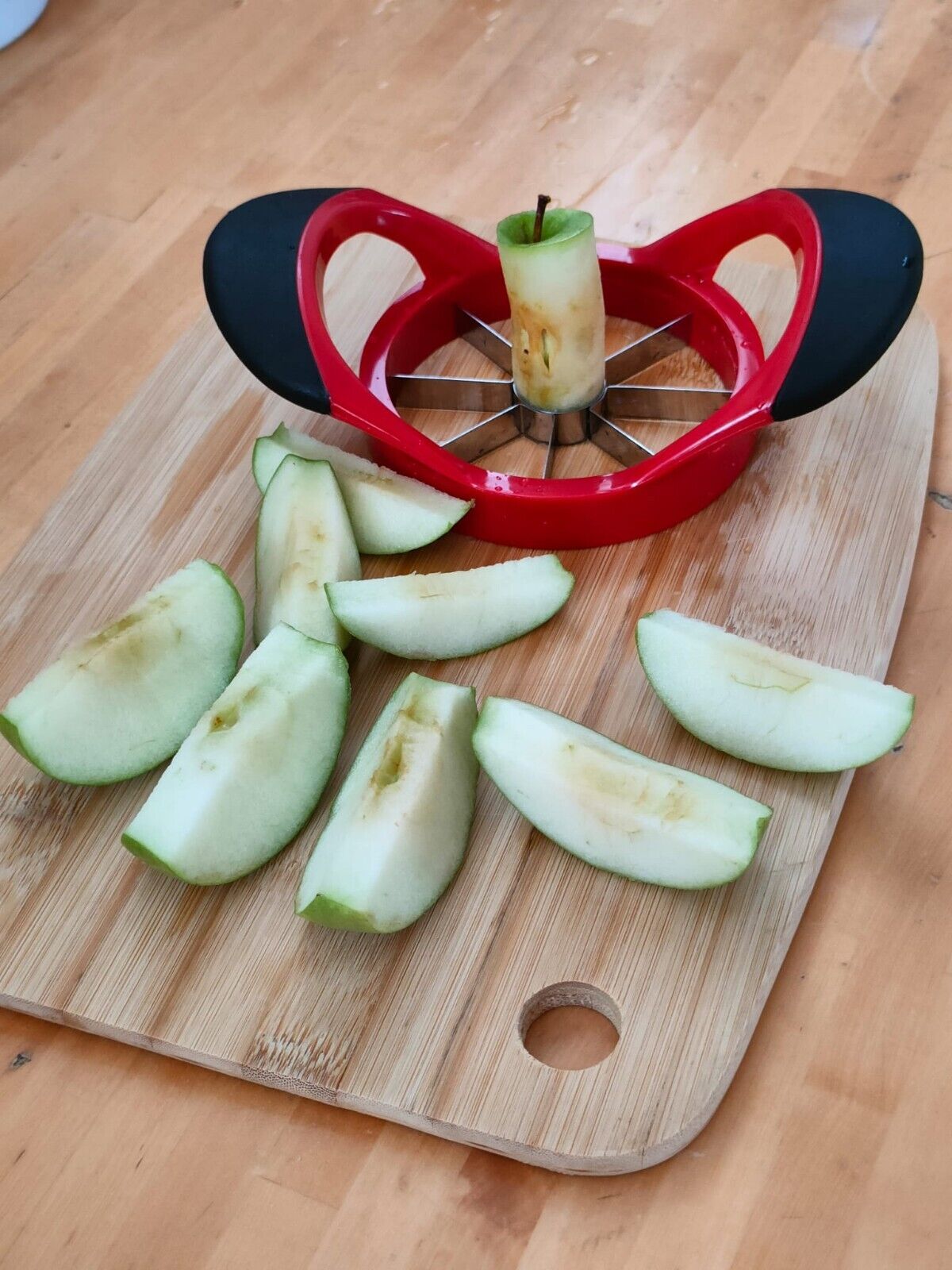 Stainless Steel Apple Cutter, Corer, and Slicer - Easy-to-use slicer: Apple slicer appliance that allows users to quickly and efficiently slice and core apples into 8 slices. Slices and cores in seconds: With the push of a button, users can slice and core