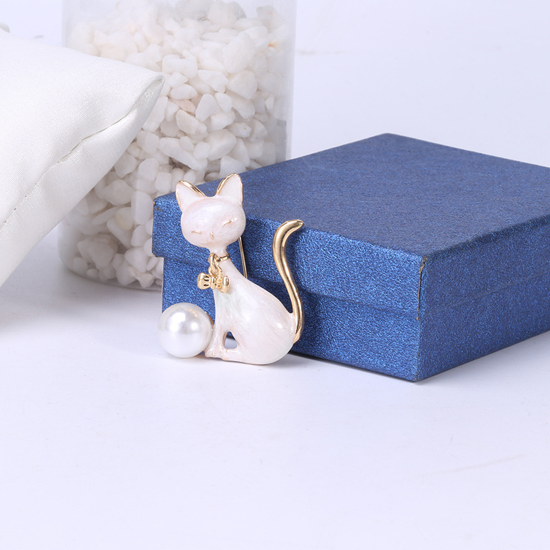Kitten Shape Brooch, picture 3 of 3