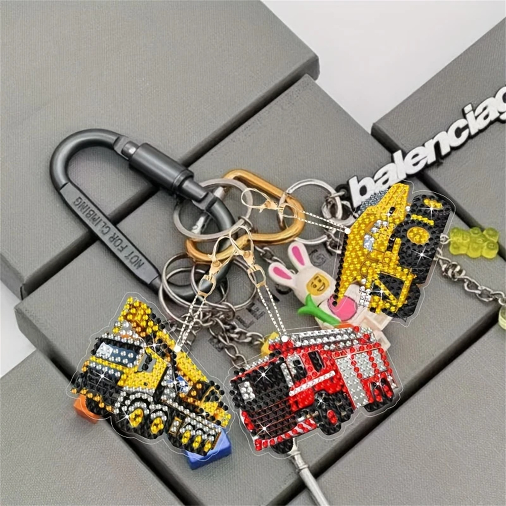 DIY Diamond Painting Keychain - Car Patterns, DIY Decorations, Diamond Kit Craft Supplies, Handmade Mosaic Painting Keychain DIY Set Suitable For Beginners, Creative Handmade Craft Gift Set