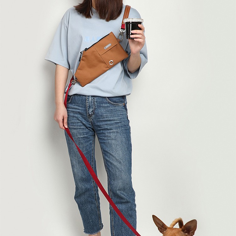 حقيبة محمولة للمشي مع الكلاب في الهواء الطلق