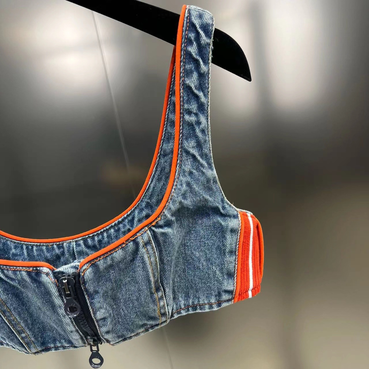 Title 10, Shorts di jeans da donna stile Spice Girl, un c...