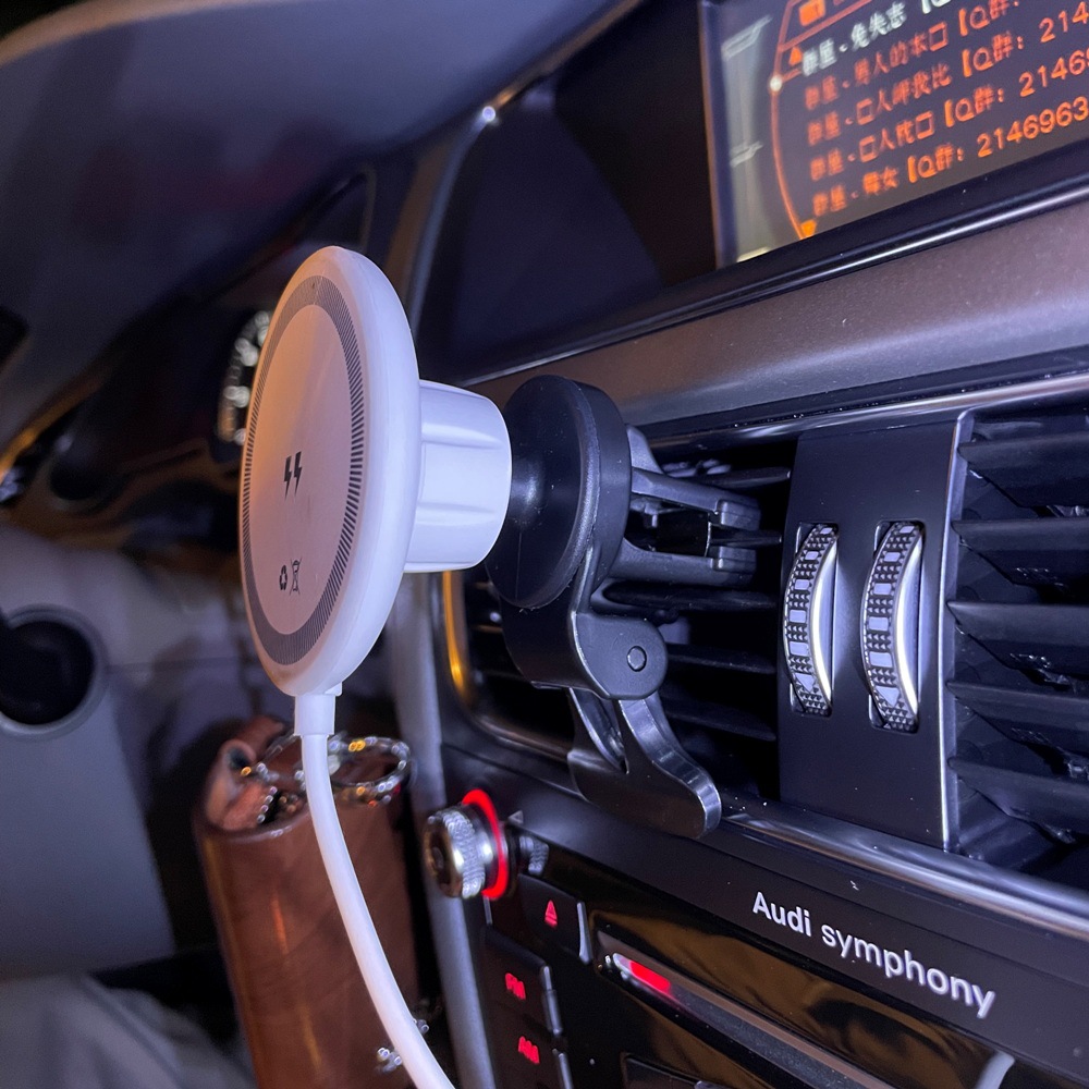 Car Magnetic Suction Bracket Wireless Charger - Image 10