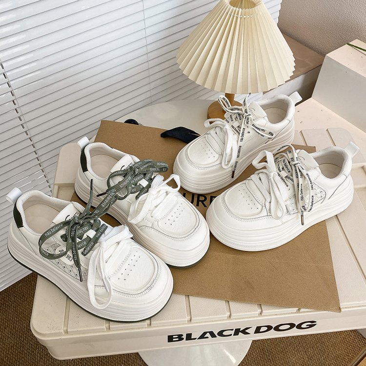 Women Double Lace Platform Sneakers Stitched Detail Chunky Thick Sole Skate Shoes Minimalist Street Style Lace Up Casual White Board Trainers
