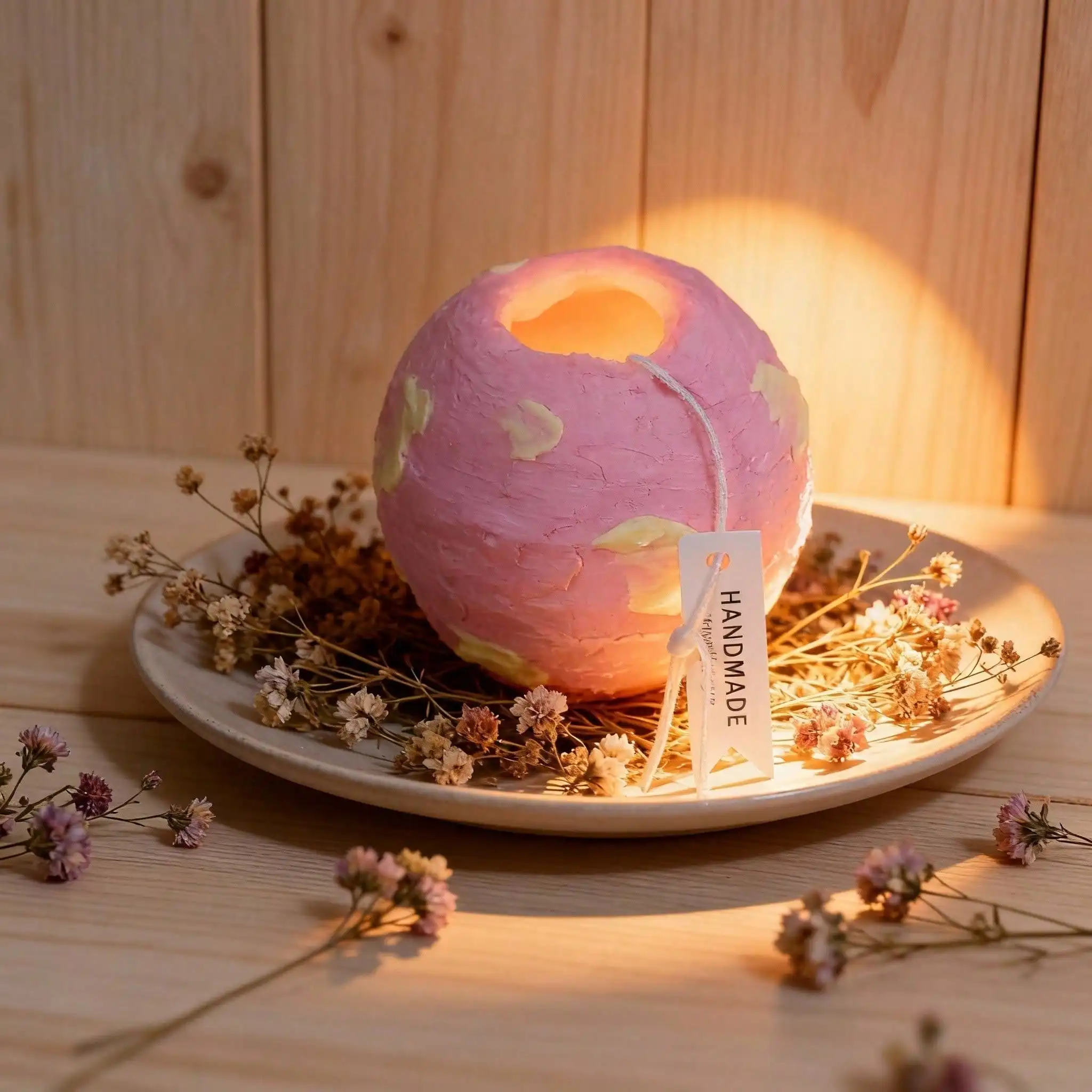 Innovative Spinning Globe Scented Candle Hand Poured Wax Candle With Round Shape For Home Decoration