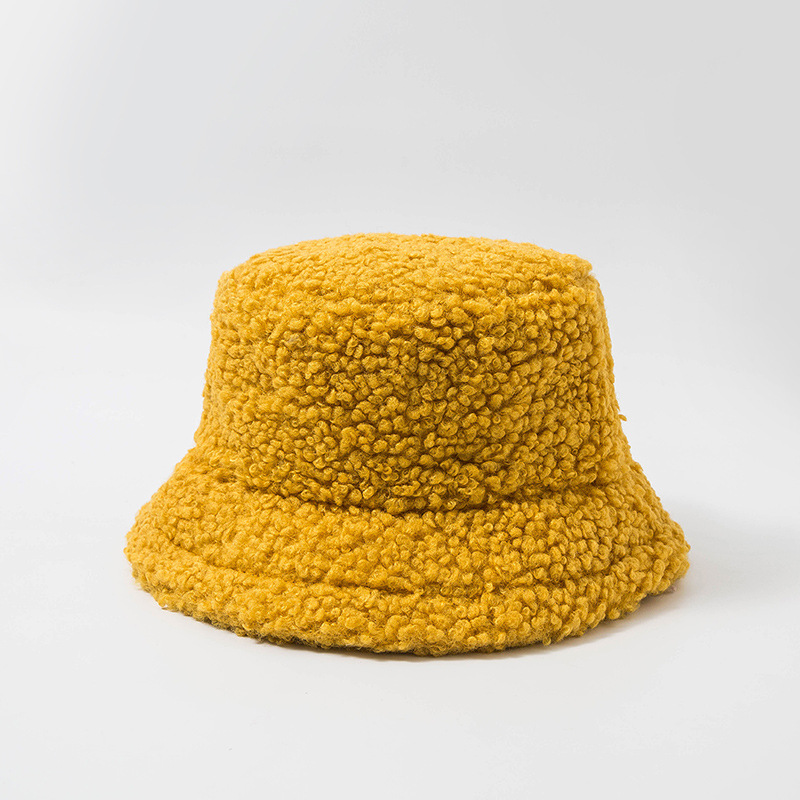 Title 1, Cappello da pescatore in peluche di agnello