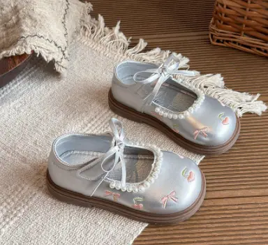 New Arrival Girls' Leather Shoes For Spring And Autumn, Kids' Flat Shoes With Pearls, Bows And Embroidery, Stylish Performance Shoes For Little Girls