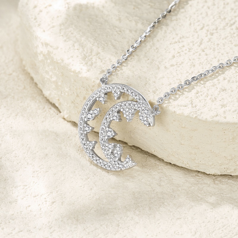 A Luxurious And Fashionable Minimalist Jewelry Pendant Necklace Set With Top-quality Moissanite, Made Of S925 Silver Electroplated With Platinum.