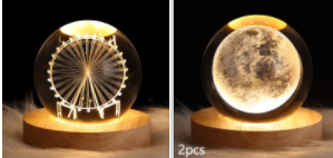 Kleine nachtlamp met kristallen bol, sterrenhemel en planeten – massiefhouten lampvoet, zonnestelsel 6 cm, 2 stuks