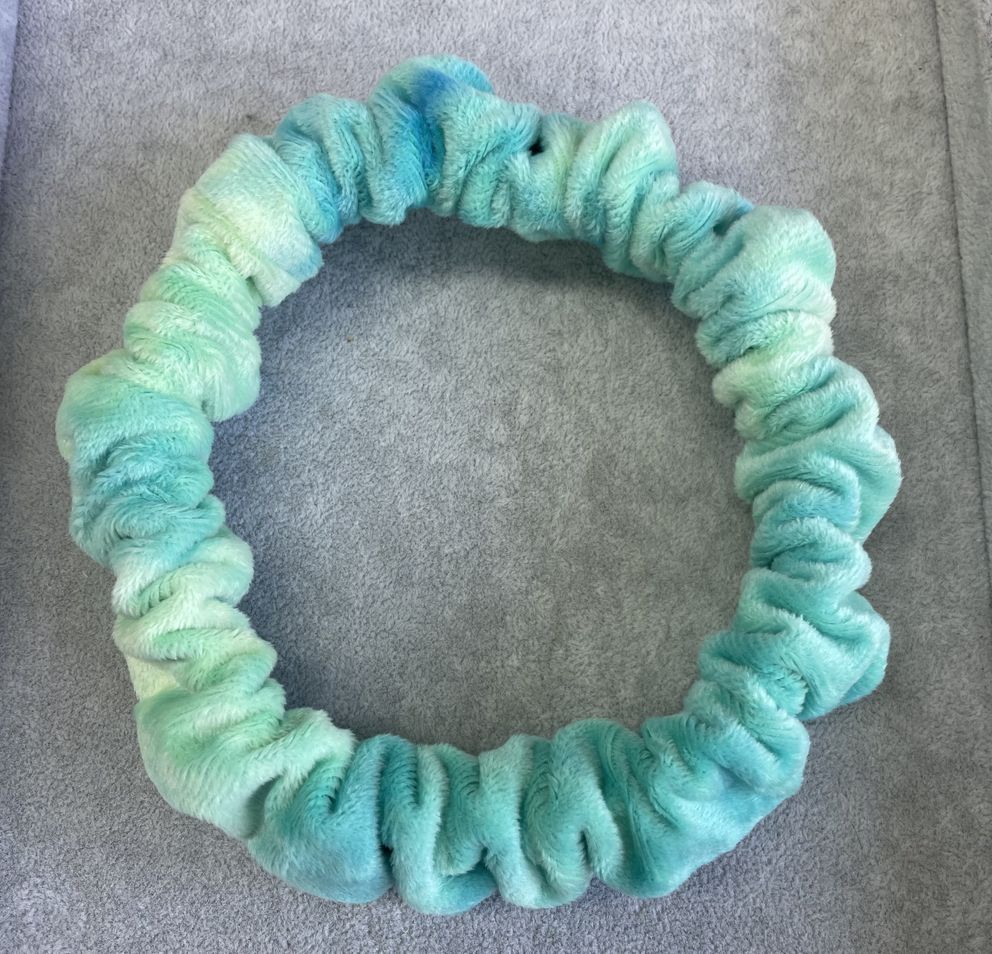 Green tie dyeing