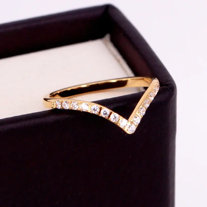V-shaped Zircon Titanium Steel Ring