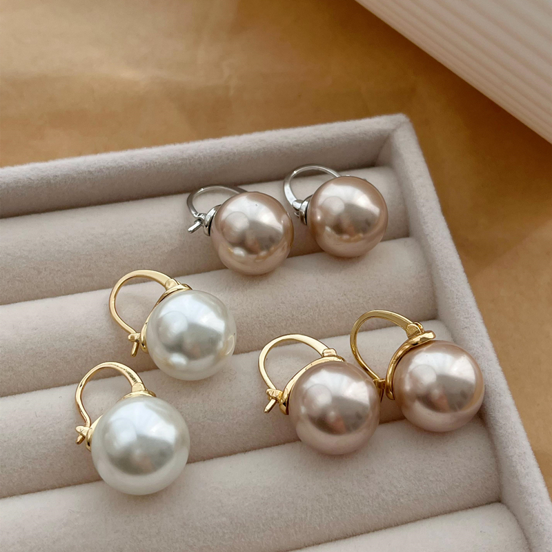 Women's Simple And Versatile Pearl Earrings