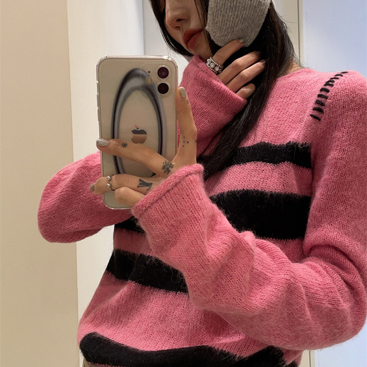 Ladies Contrasting Color Delicate Line Sweater