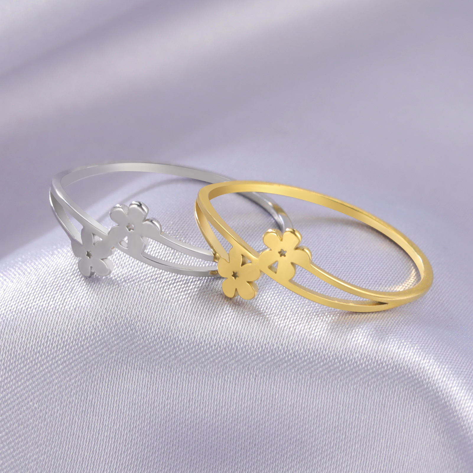 Title 6, Damesmode ring met twee bloemen. Een elegante r...