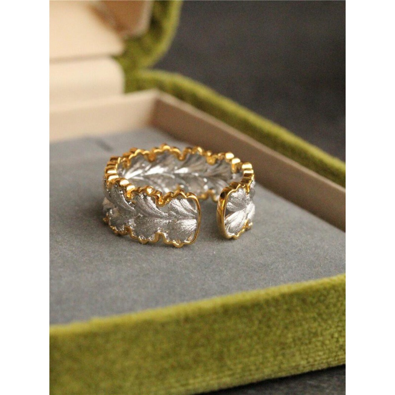 Women's Textured Gold Carved Ginkgo Leaf Ring