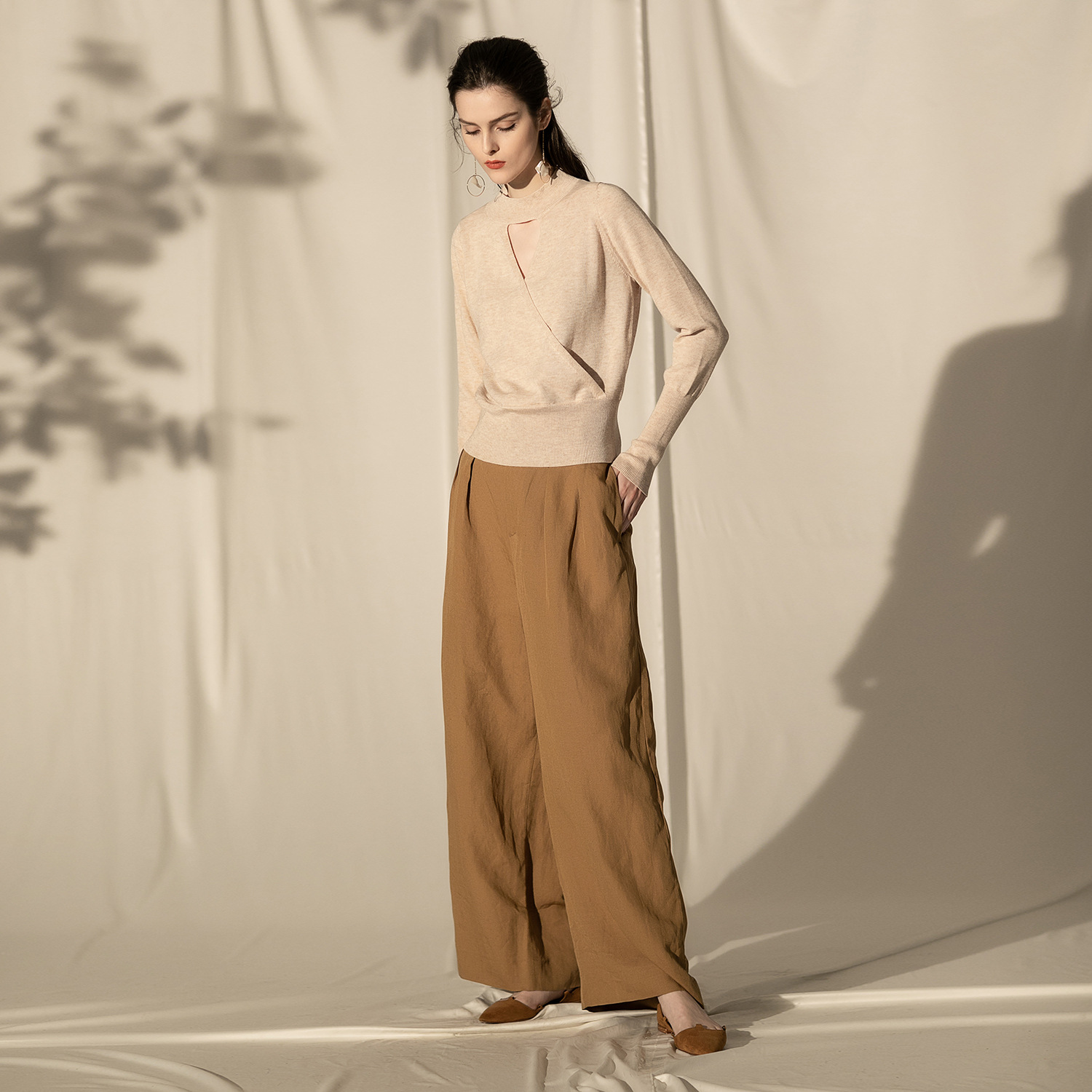 Women's Hollow Round Neck Comfortable Knitted Sweater