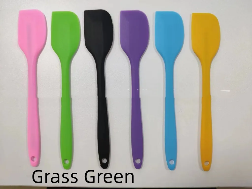 PET Plastic Tableware Scraper - Grass Green