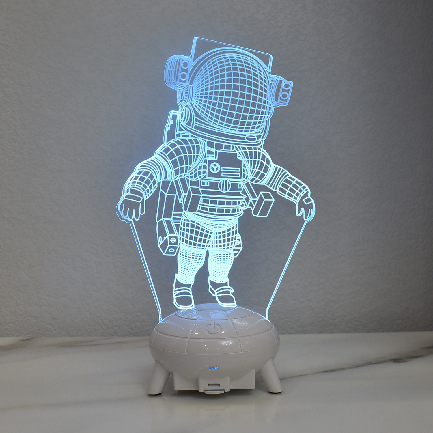 Small Astronaut Seven Color Table Lamp Crystal Ball