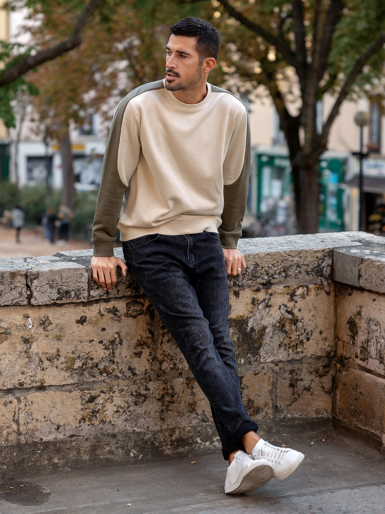 Fashion Round Neck Contrast Stitching Men's Sweater