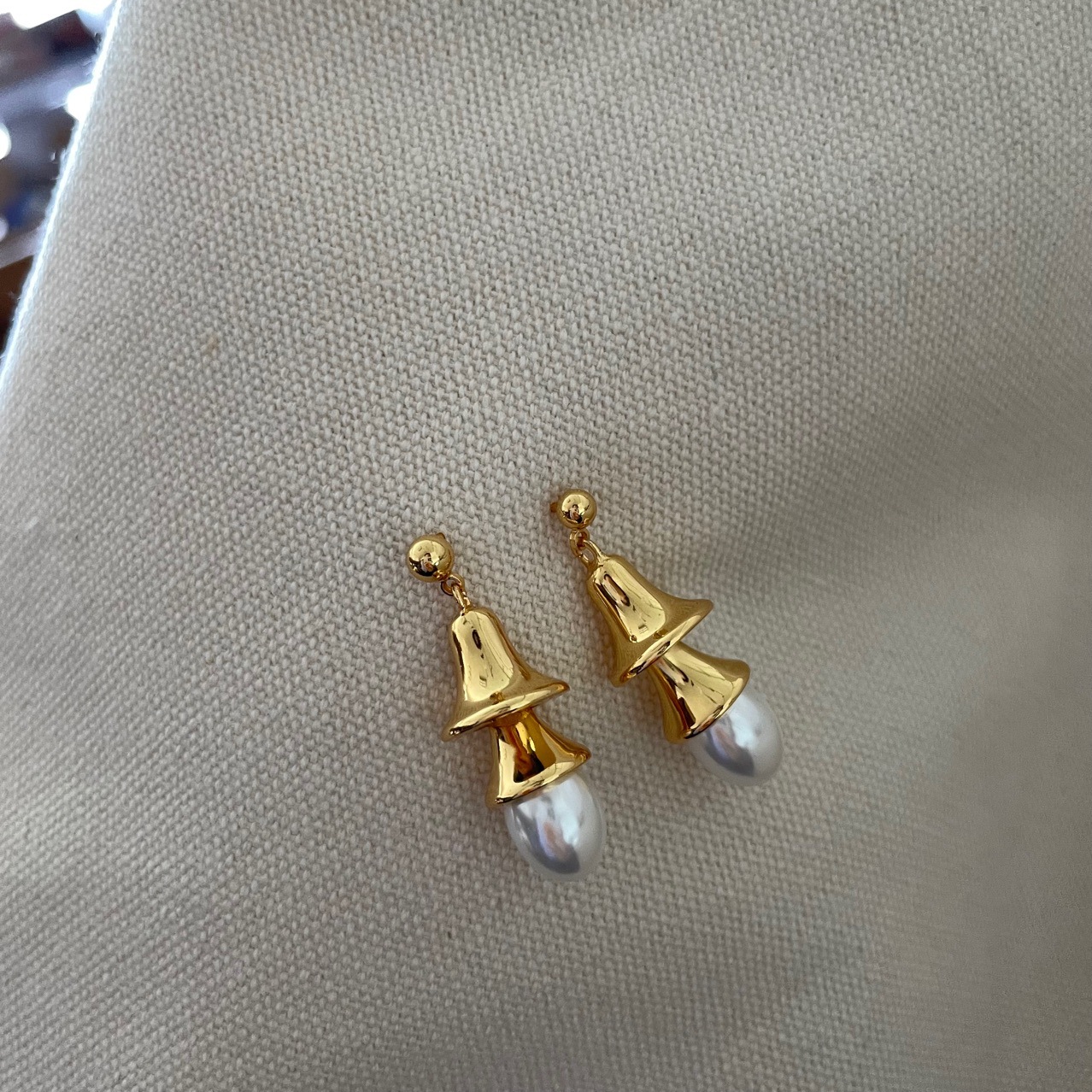 Fashion Metal Simple Ladies Pearl Stud Earrings