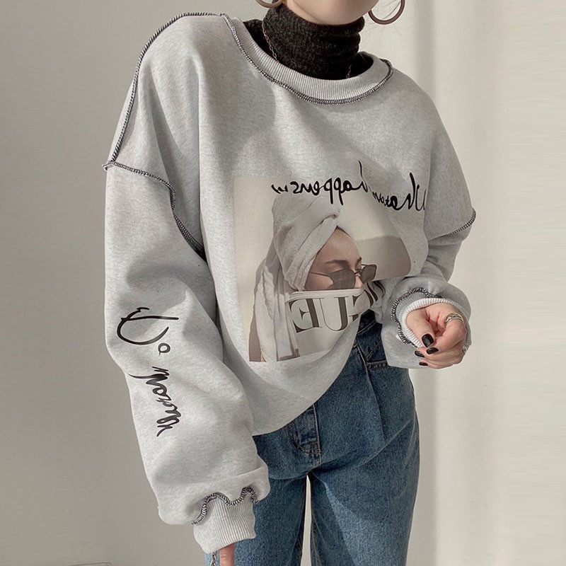 Long Sleeve Pullover Sweater With Printed Exposed Line Design