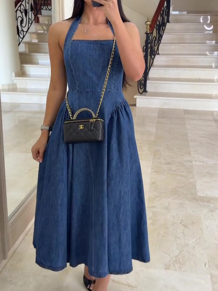 Vestido Midi Acampanado Denim con Escote Halter y Cintura Alta - imagen 1