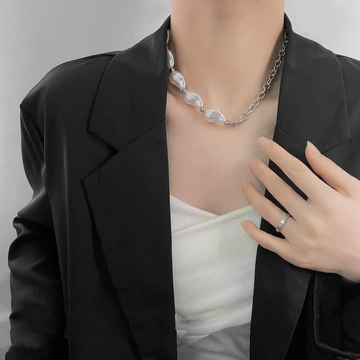 European And American Exaggerated Baroque Shaped Large Pearl Chain Stitching Necklace