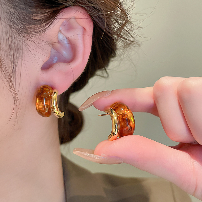 Vintage Amber Resin Gold Hoop Earrings For Women, Trendy 2026 Maillard Style Chunky Gold & Brown Resin C-Shaped Hoops, Lightweight Fashion Ear Jewelry - Image 1