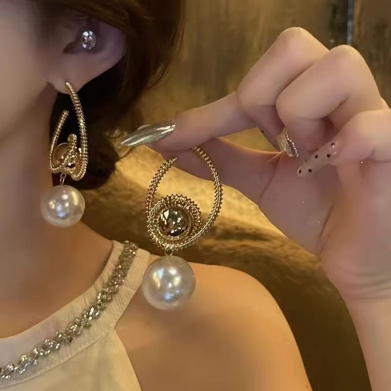 Boucles d'oreilles Métal & Perles Européennes, Bijoux Audacieux A/H 2026