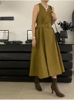 Elegant Temperament Hundreds Of Sleeveless Dresses Plus Trench Coat Set - Green - View 1