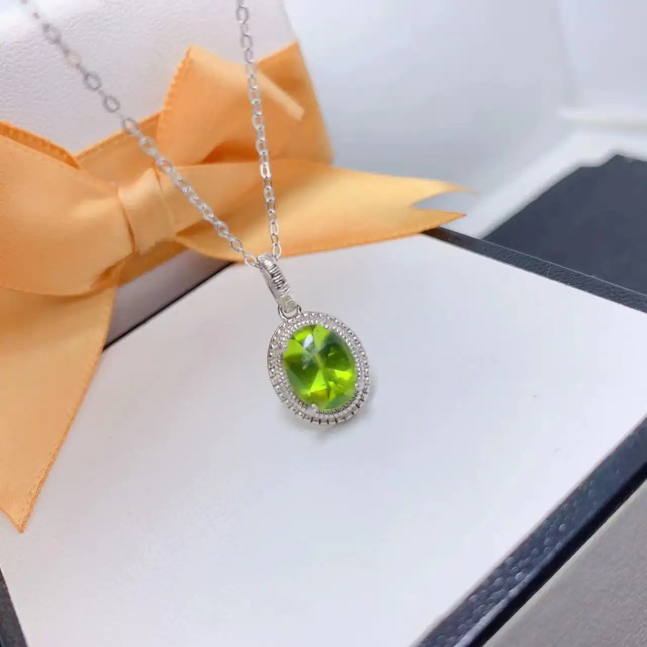 Inlaid Natural Plain Olivine Pendant Necklace