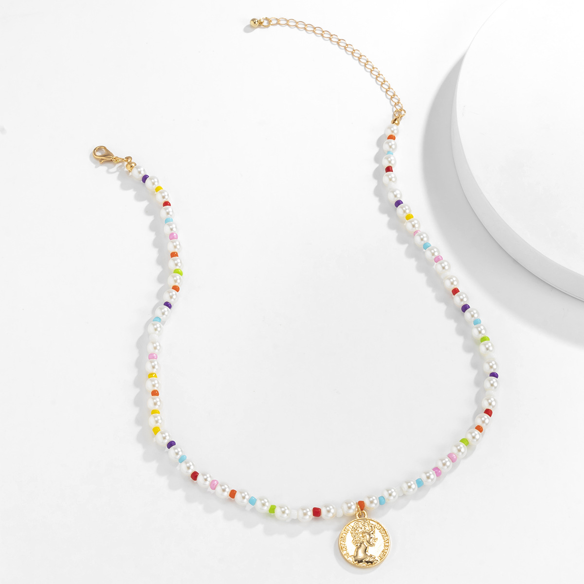 Colored Pearl Stitching Necklace Metal Queen Head Coin Pendant