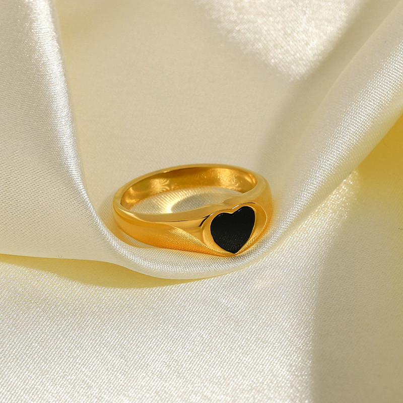Women's Black Heart-shaped Ring