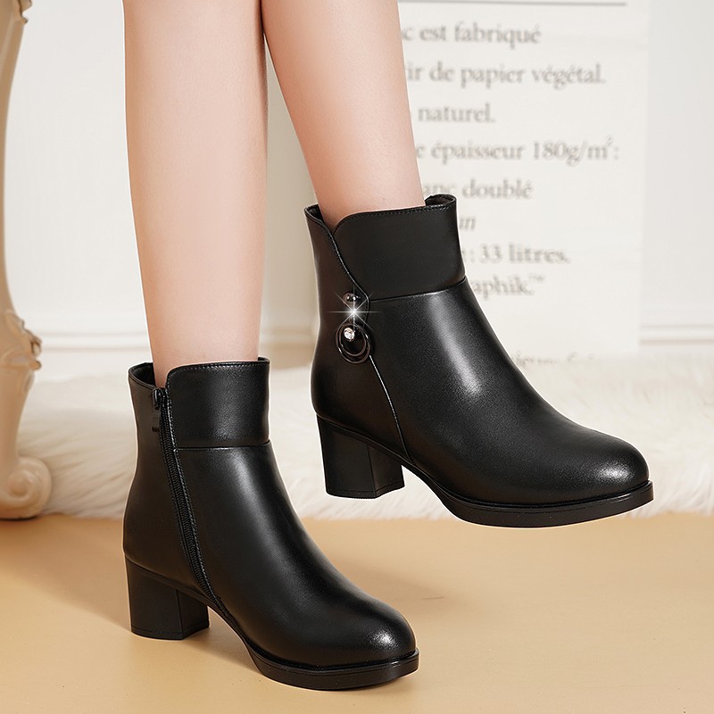 Middle-aged Women's Velvet Short Boots
