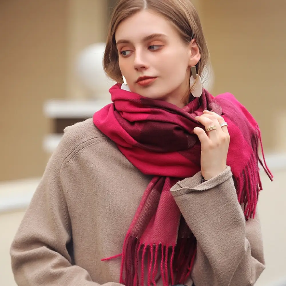 Fashion Scarves for Women in Autumn and Winter